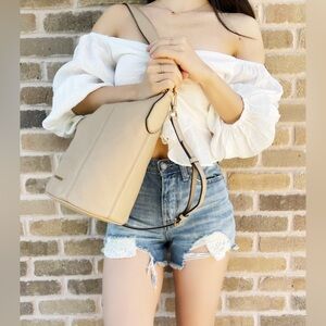 Michael Kors Brooke Medium Bisque Pebbled Leather Bucket Messenger Handbag EUC